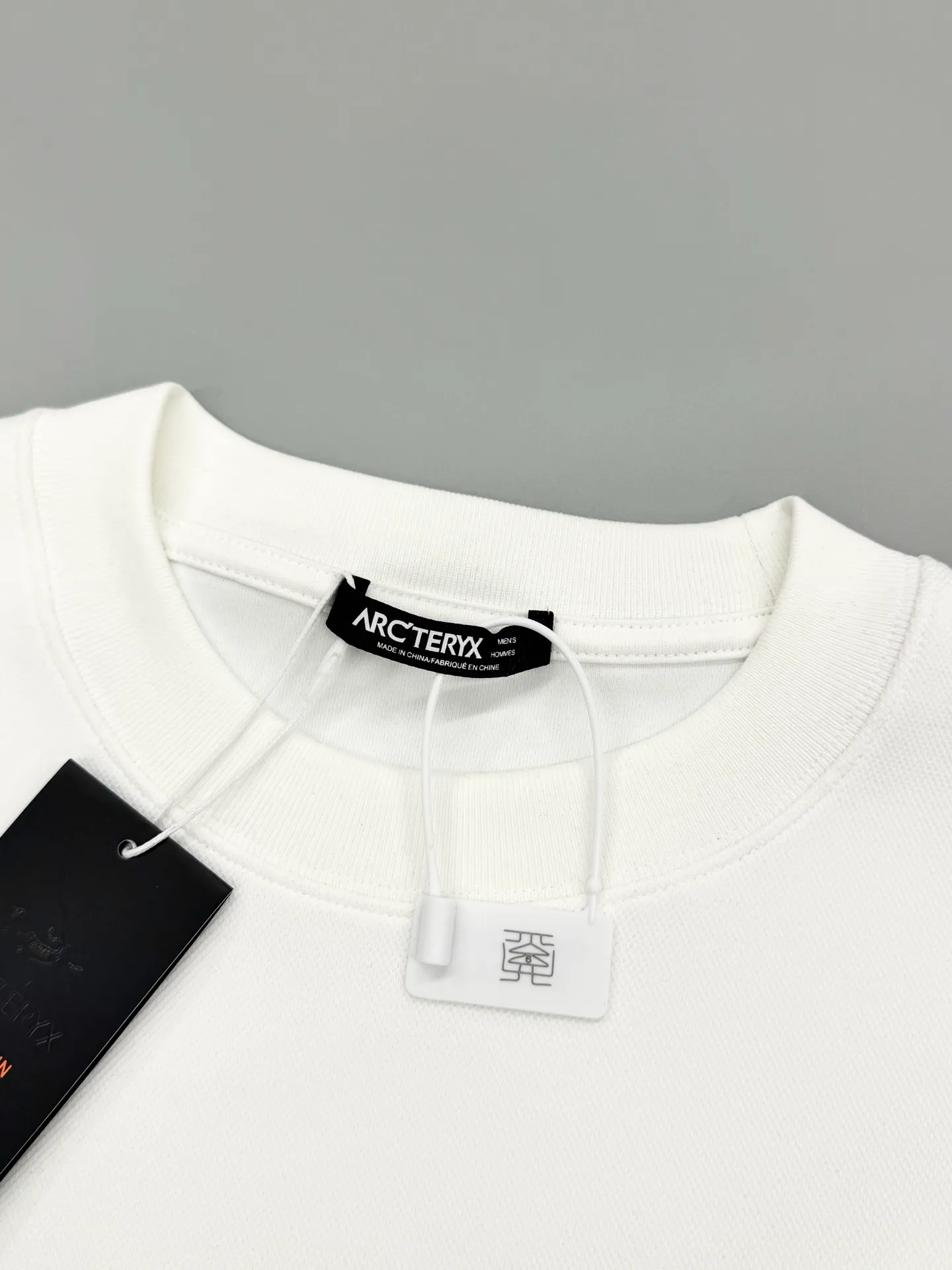 [ Quality］arc’teryx New Arrival T ， logo ， ， Same Style。 𝐂𝐎𝐋𝐎𝐔𝐑：White Black 𝐒𝐈𝐙𝐄：S-XL ： S： 55- 55- 69- 69 M： 57- 57- 71- 71 L： 59- 59- 73- 73 XL： 61- 61- 75- 75 S
